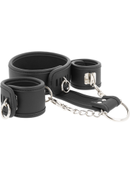 Fetish Submissive - Collana E Manette In Pelle Vegana E Fodera In Neoprene - FETISH SUBMISSIVE BONDAGE - Manette e Polsini | erosidea.com