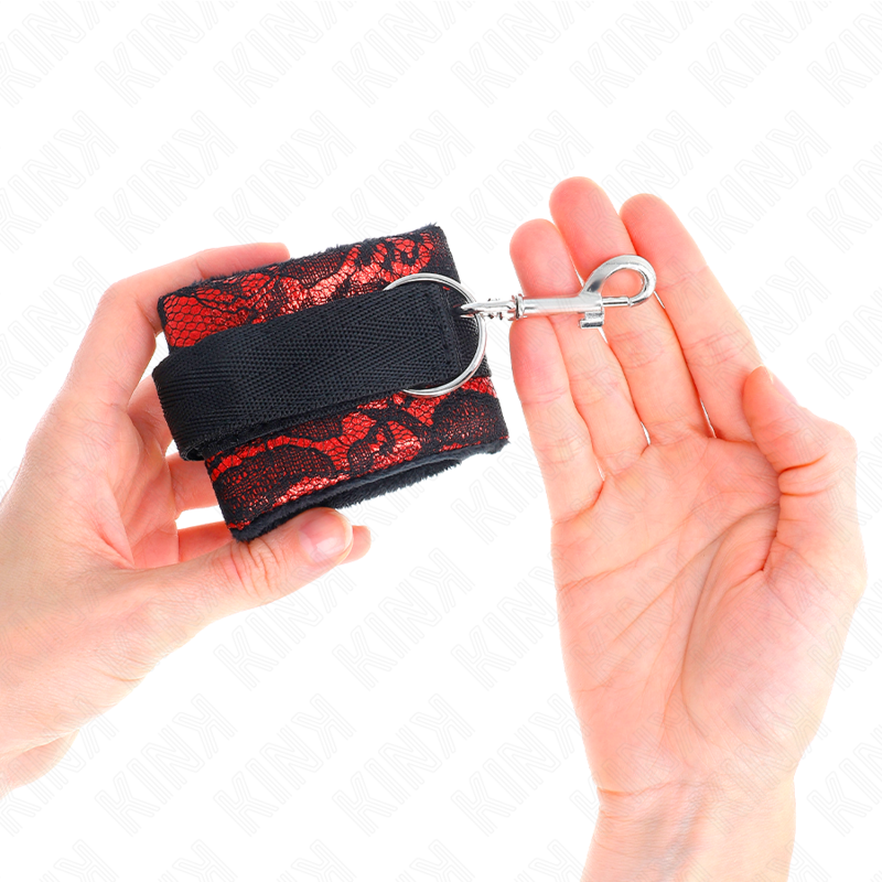 Kink - Polso Corto In Pizzo Di Velluto E Fascia In Nylon Rosso / Nero 23 X 65 Cm - KINK WRIST RESTRAINT - Manette e Polsini | erosidea.com