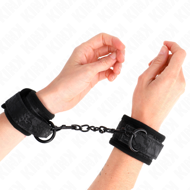 Kink - Polsi Ricoperti Di Pizzo Scuro In Neoprene Regolabile Nero 20-29 Cm X 5 Cm - KINK WRIST RESTRAINT - Manette e Polsini | erosidea.com
