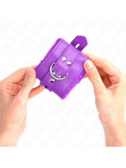 Kink - Polsini Imbottiti In Pelliccia Con Fori Quadri Viola E Cintura Viola Regolabile 17-29 Cm X 6 Cm - KINK WRIST RESTRAINT - Manette e Polsini | erosidea.com
