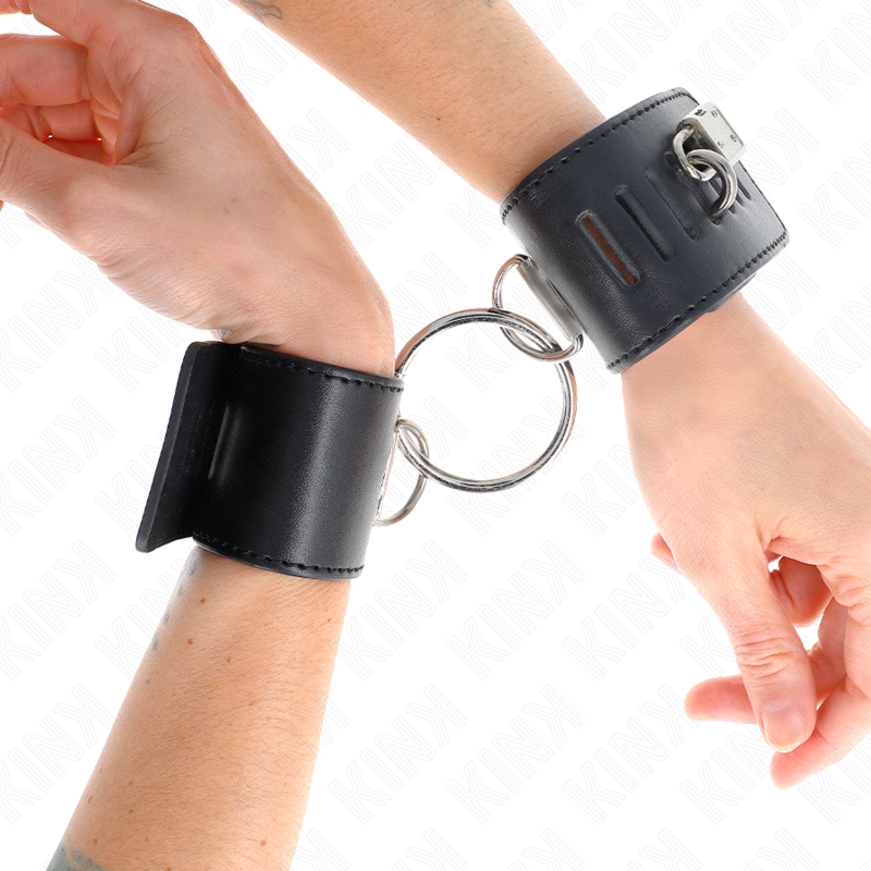 Kink - Polso Fisso Con Chiusura Ad Anello E Lucchetto Nero Regolabile 16-23 Cm X 55 Cm - KINK WRIST RESTRAINT - Manette e Polsini | erosidea.com