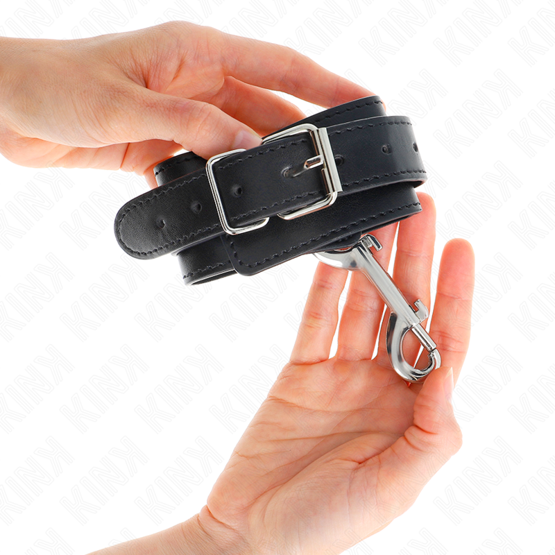 Kink - Tenuta Da Polso-Fila Di Rivetti Singola E Fibbia Grande Nera Regolabile 17-28 Cm X 5 Cm - KINK WRIST RESTRAINT - Manette e Polsini | erosidea.com
