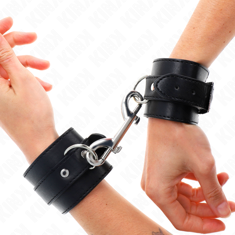 Kink - Tenuta Da Polso-Fila Di Rivetti Singola E Fibbia Grande Nera Regolabile 17-28 Cm X 5 Cm - KINK WRIST RESTRAINT - Manette e Polsini | erosidea.com