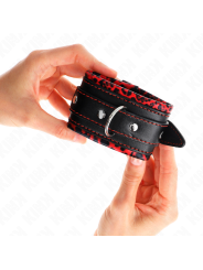 Kink - Poggipolsi Imbottiti In Pelliccia Rosso/Nero Regolabile 17-29 Cm X 6 Cm - KINK WRIST RESTRAINT - Manette e Polsini | erosidea.com