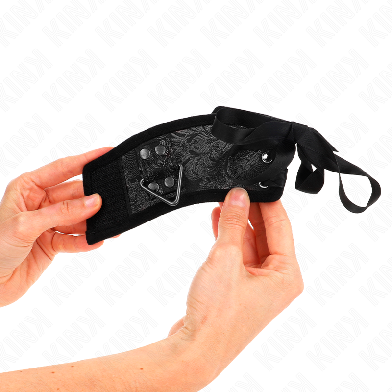 Kink - Resistenza Da Polso Scandalo Dettagli In Pizzo Nero 245 Cm X 65 Cm - KINK WRIST RESTRAINT - Manette e Polsini | erosidea.com
